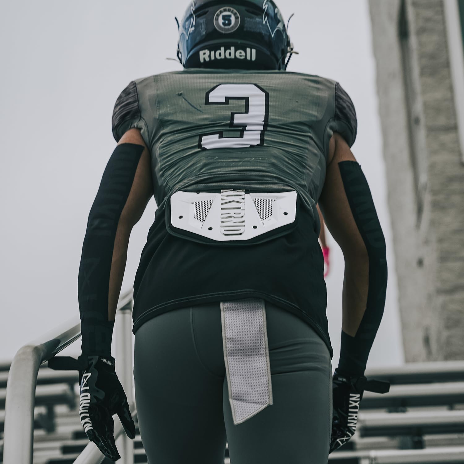 Nxtrnd Streamer Football Towel - Lightweight Sports Towel for Hands & Gear - Quick Drying (Light Grey)