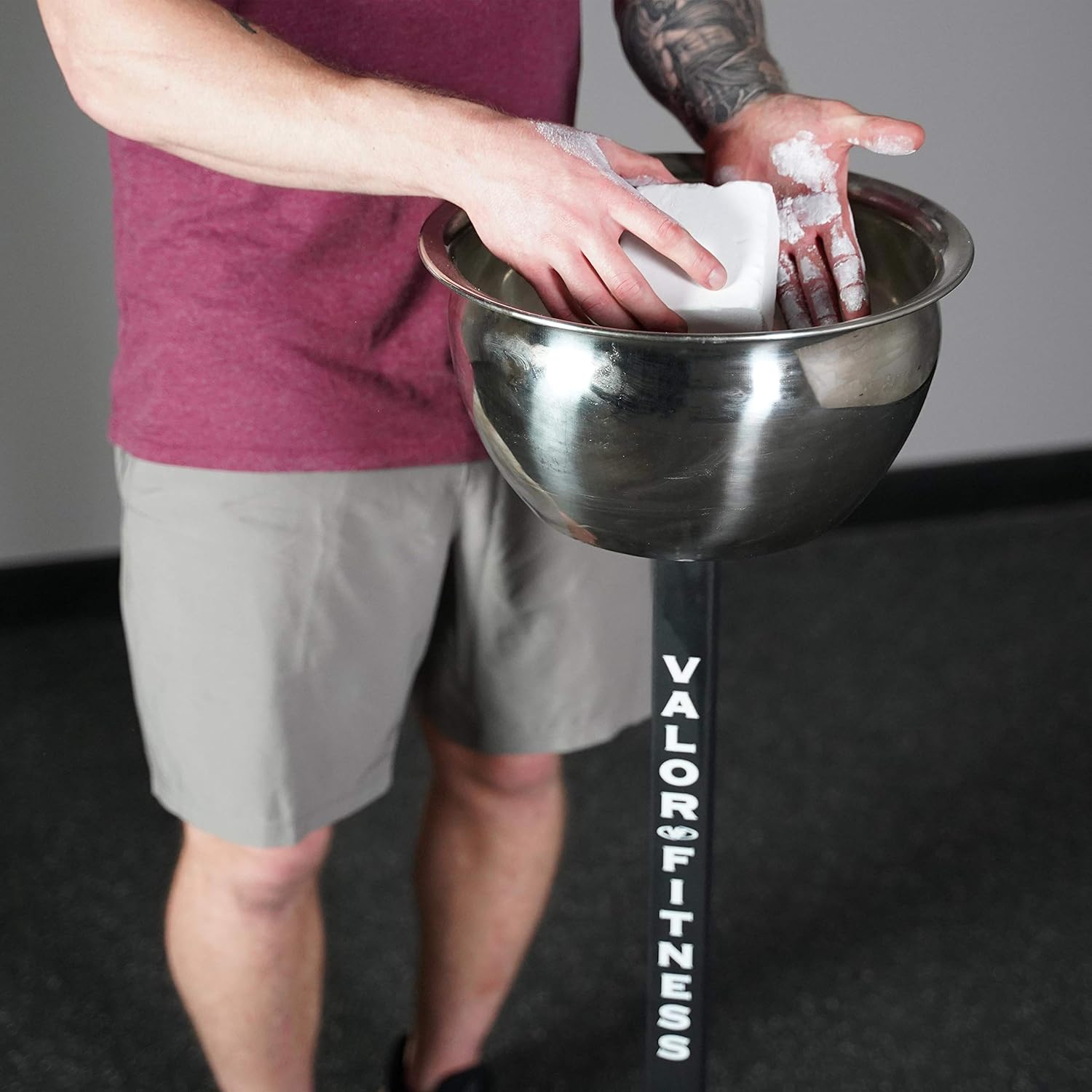 Valor Fitness CH-2 Gym Chalk for Enhanced Grip and Performance in Weightlifting, Rock Climbing, and Cross Training