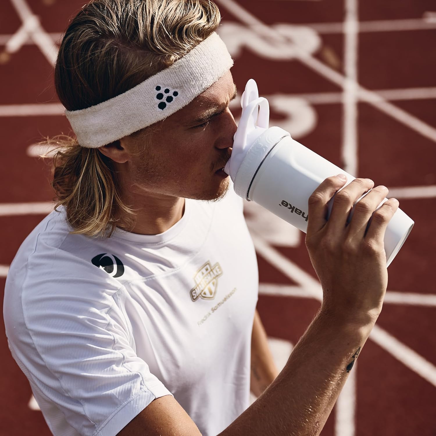 900 ml Stainless Steel Protein Shaker Bottle with Leakproof Lid - BPA Free - White Color - Unisex - 30 oz Capacity