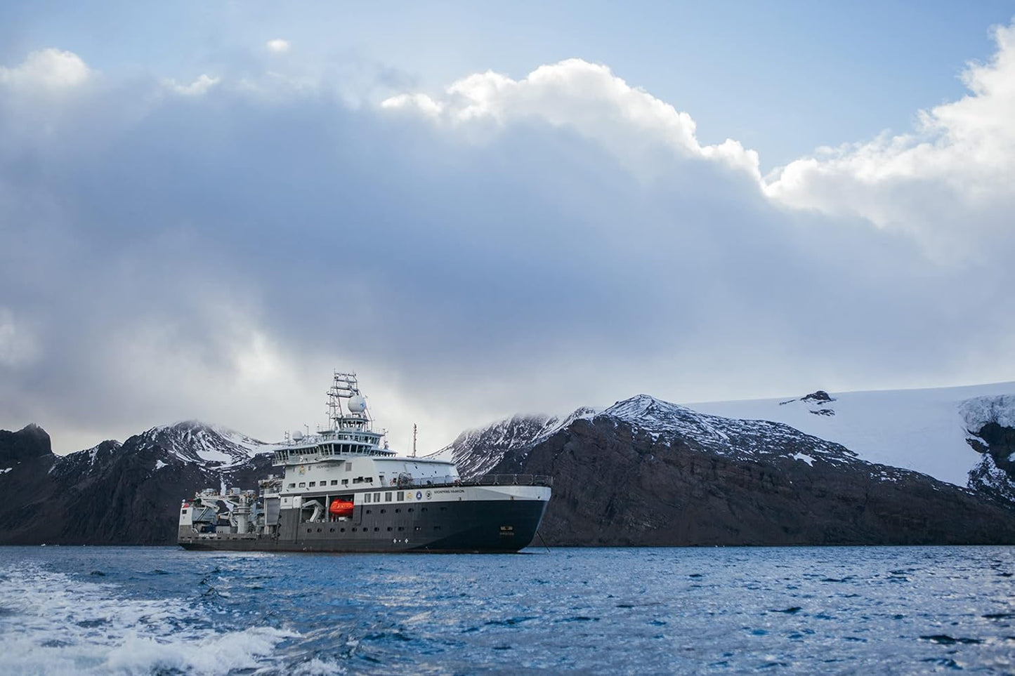 Premium Antarctic Krill Oil Softgels - Pure Omega-3 EPA + DHA Supplement from Pristine Waters - Astaxanthin for Rapid Absorption - 60 Count